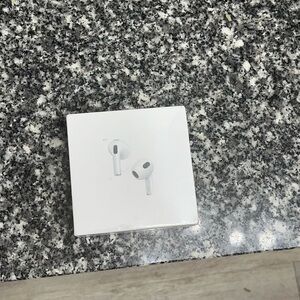 Apple AirPods with MagSafe Charging Case